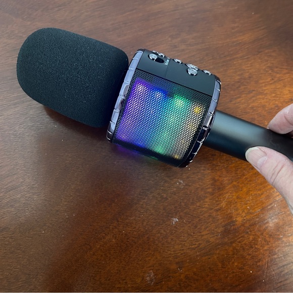 Bonaok Bluetooth Wireless Singing Karaoke Microphone - Picture 9 of 9